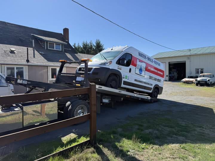 Otto Kings towing a commercial van